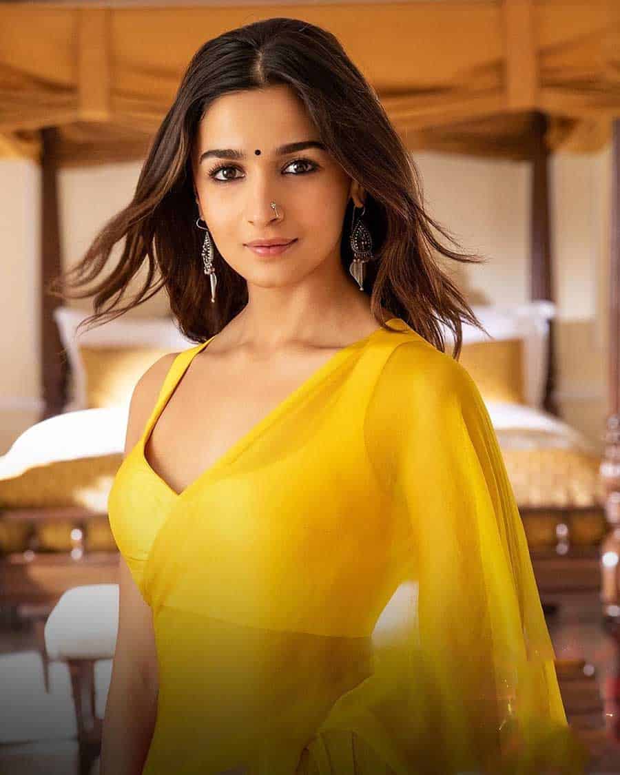 साड़ी मे करें अलिया जैसा लूक