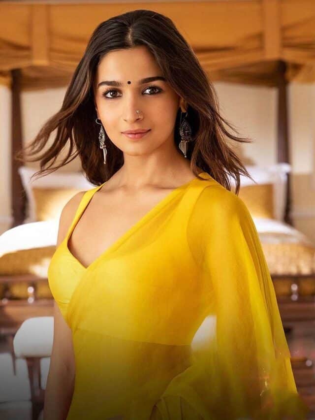 साड़ी मे करें अलिया जैसा लूक